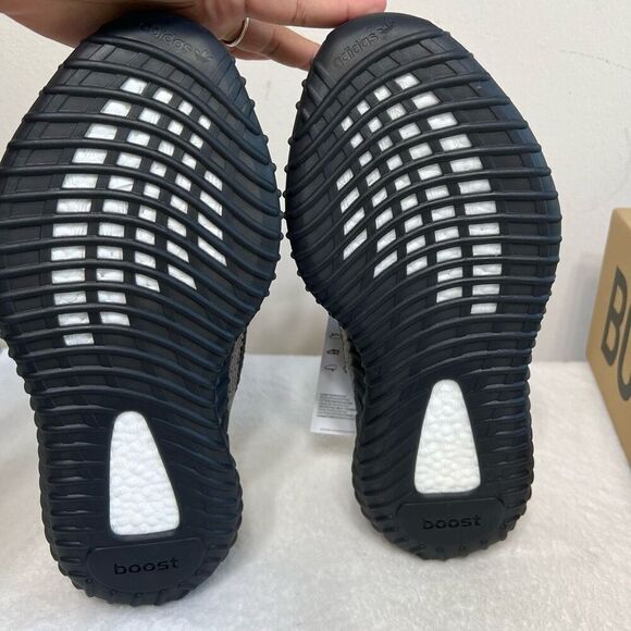 Yeezy Boost 350 V2 Carbel Stegrey/Solred NEW IN BOX 9 Mens - Picture 10 of 11